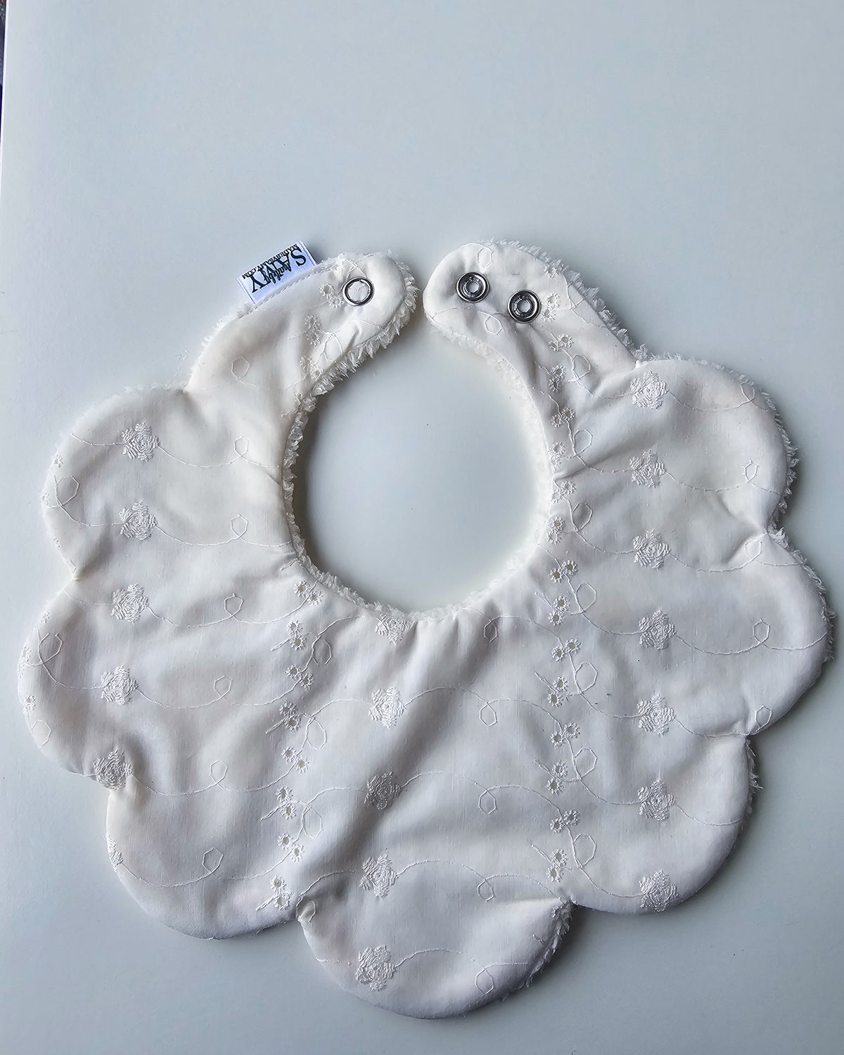 Scallop smekke | Broderte blomster